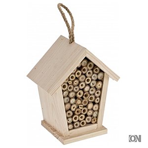 Wildbienenhotel aus Holz