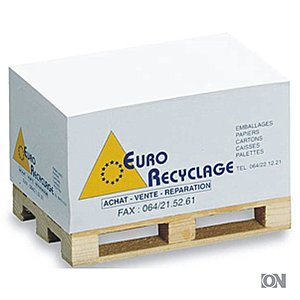 Zettelblock auf Holzpalette